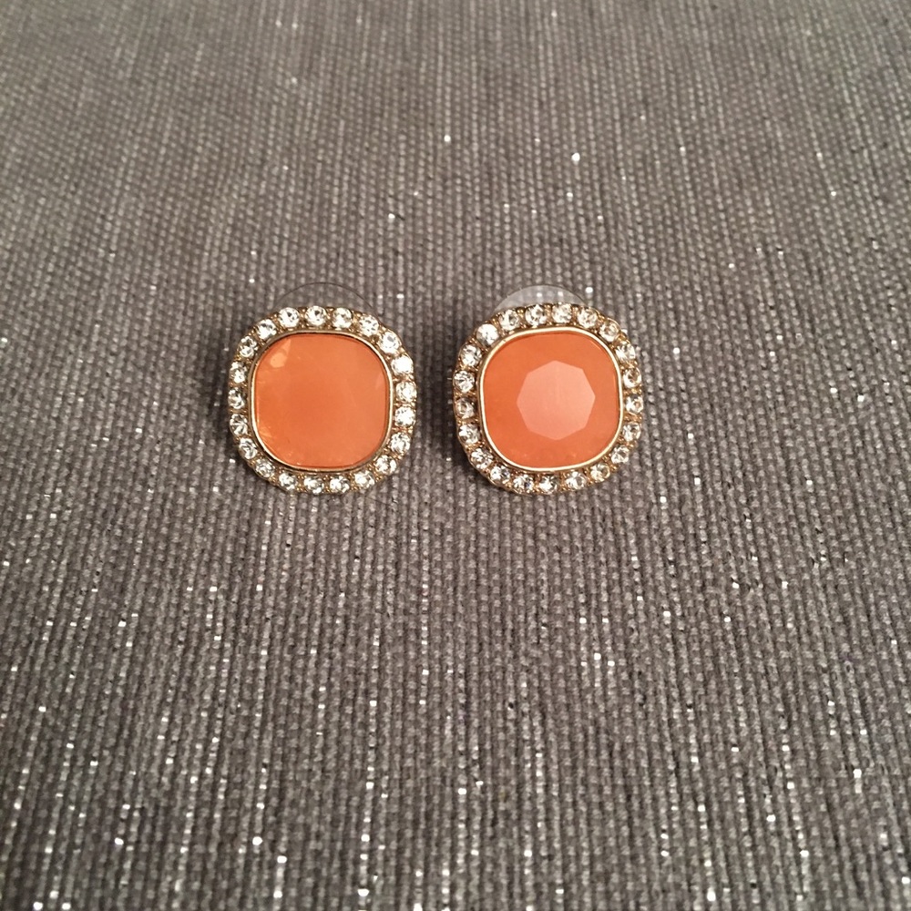 🟢 Boutique Stud Earrings